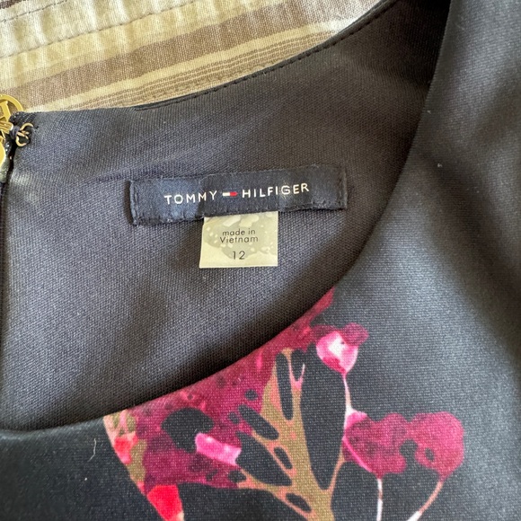 Tommy Hilfigure Floral Motif Paint Splatter Black Casual Fit and Flare Dress - Picture 8 of 9
